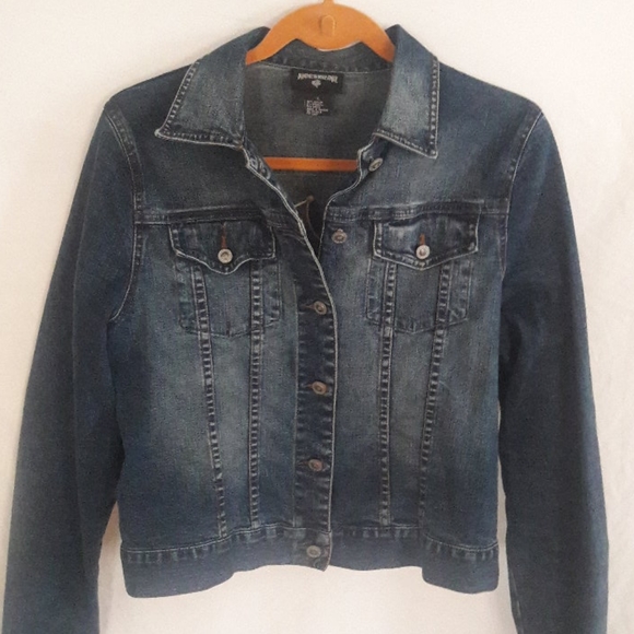 Women's Rocawear Denium Jacket - Picture 1 of 6